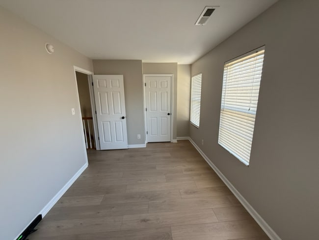 Building Photo - 235 Frontier Dr