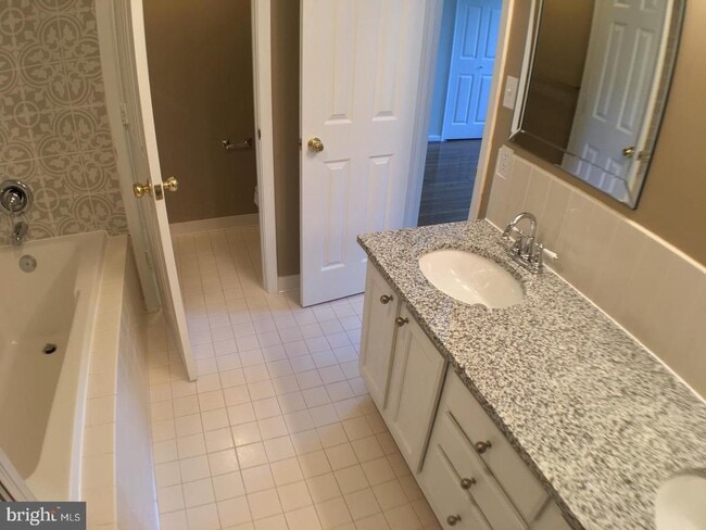 Building Photo - 2235 Village Square Rd