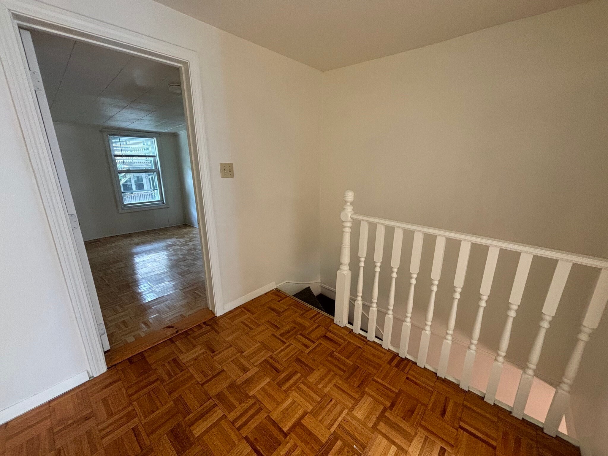 Building Photo - 164 Bowen St