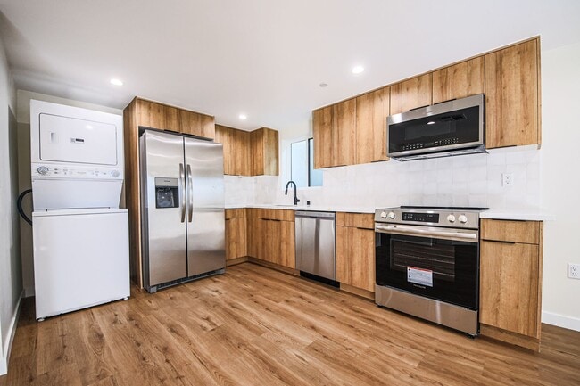 Building Photo - Brand New Townhomes in Echo Park