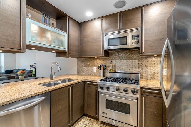 Building Photo - 10 Regent St