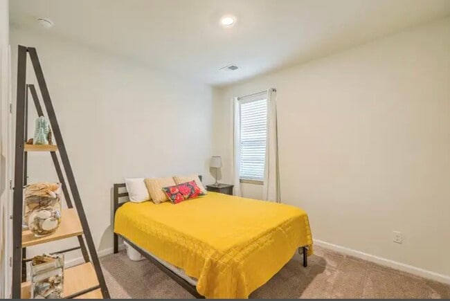 Building Photo - 405 Bering Ln