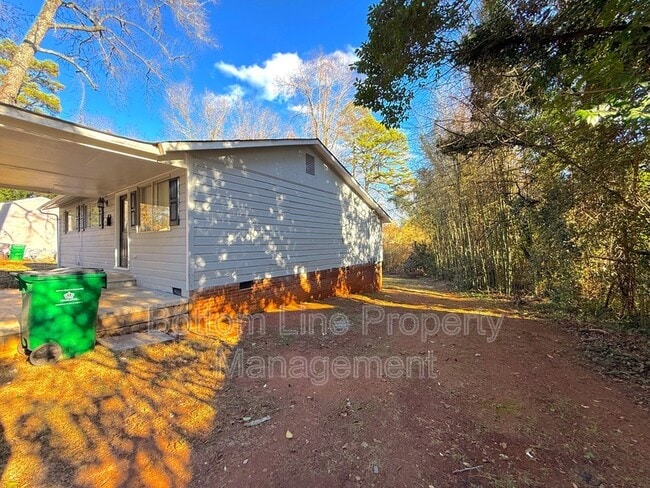 Building Photo - 2719 Thornton Rd