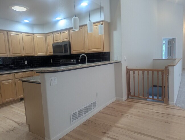 Building Photo - Desirable 55+ Hover Woods Community!