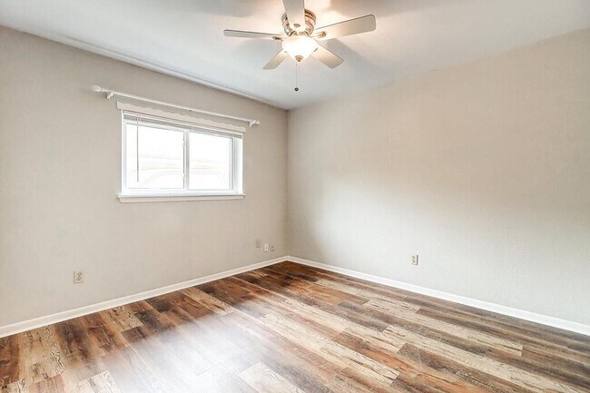 Building Photo - 3121 Seafoam Dr
