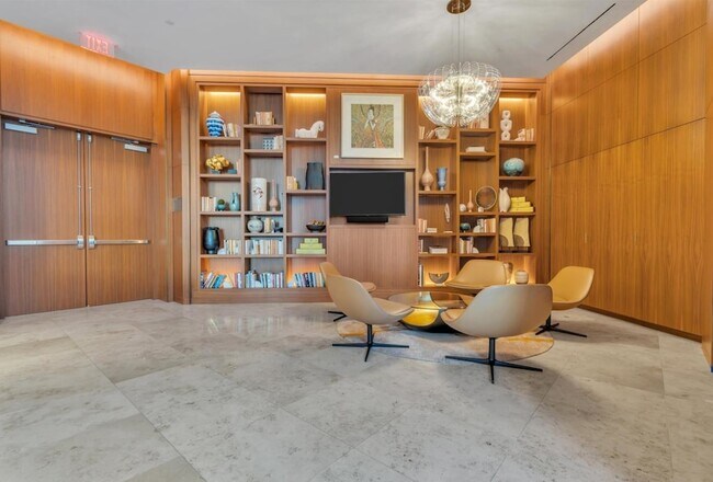 Building Photo - 99 Hudson St