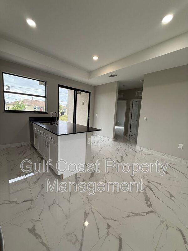 Building Photo - 1726 NE 13th St