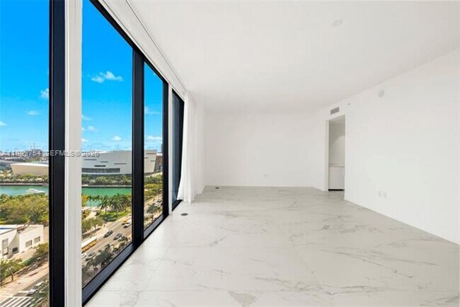 Building Photo - 1000 Biscayne Blvd