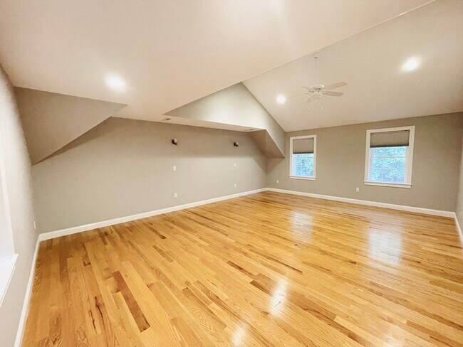 Building Photo - 127 Lowell St