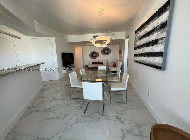 Building Photo - 15811 Collins Ave