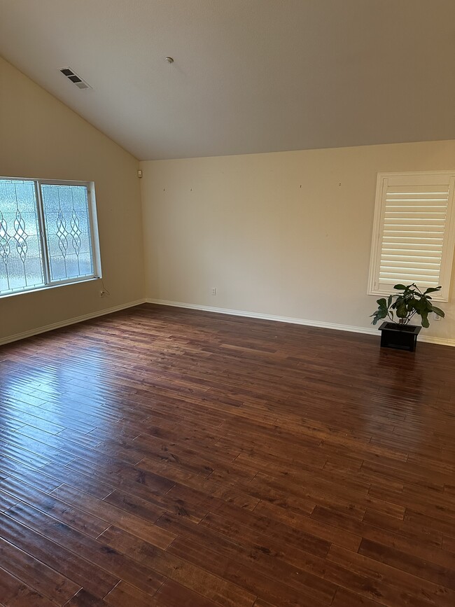 Building Photo - 16275 Summerset Street