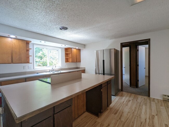 Building Photo - Nice 3-Bedroom, 1-Bath Duplex in Eugene!