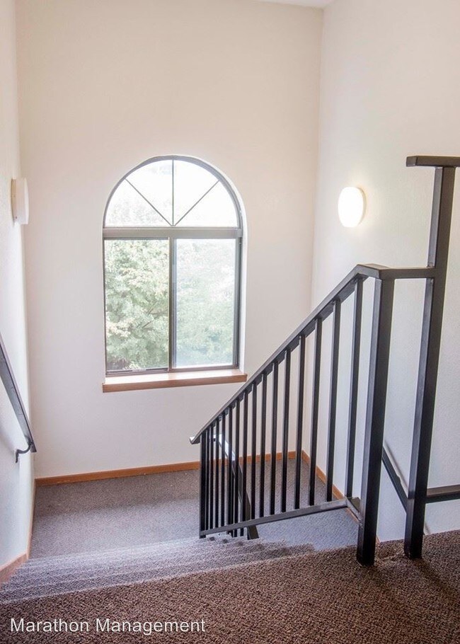 Building Photo - 2505 11th St E