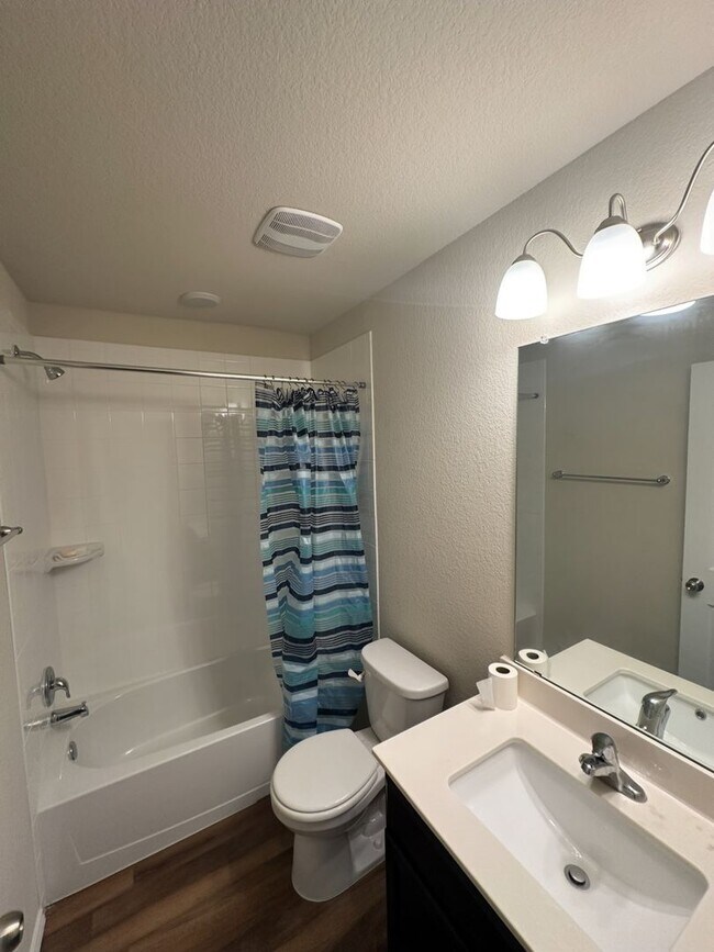 Building Photo - AVAILABLE NOW !