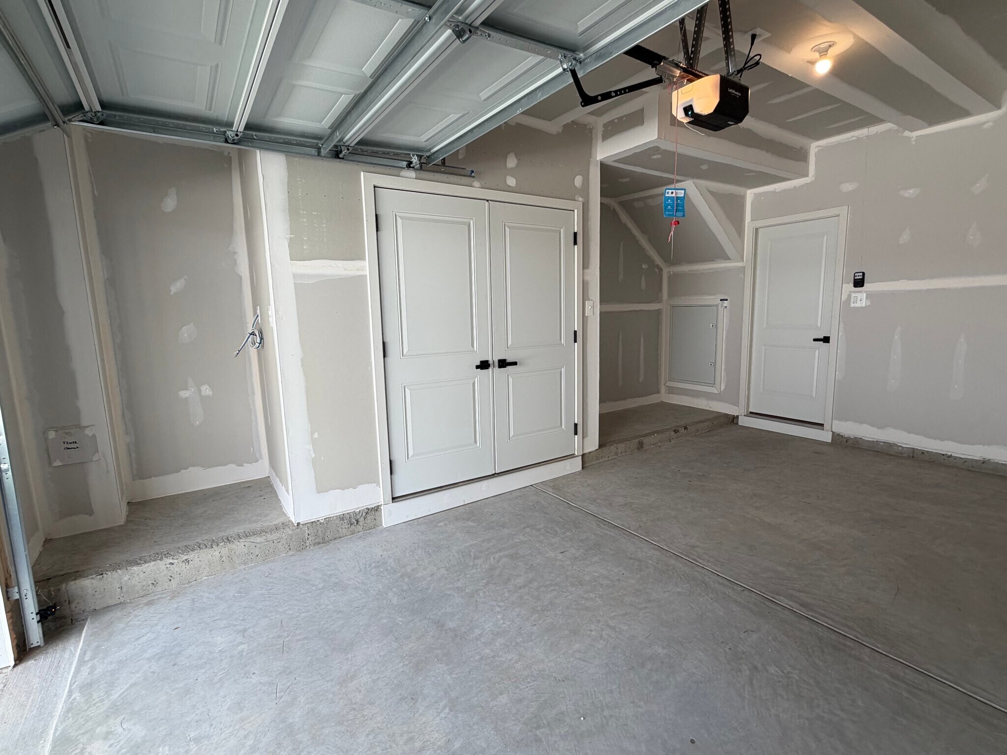 Building Photo - 145 Spring Gate Ln