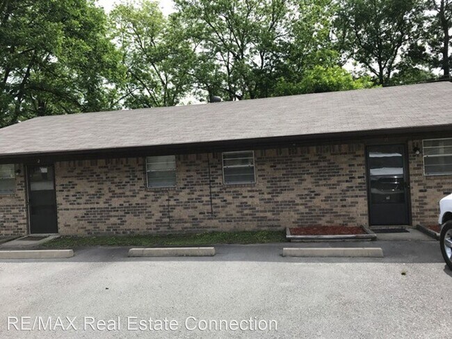 Primary Photo - 402 Eagle St