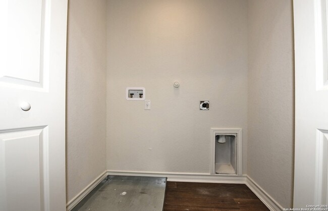 Building Photo - 7624 Magnolia Village