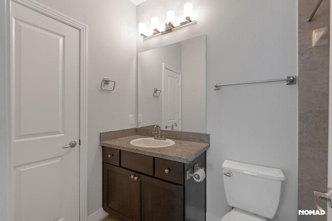 Building Photo - Stylish 3BR gated Townhome in Houston