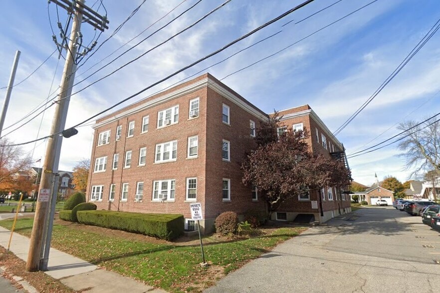 Building Photo - 298 Main St