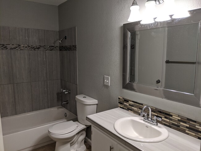 Remodeled Bath - 14419 Briarcrest Dr