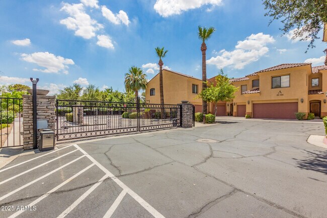 Building Photo - 1102 W Glendale Ave