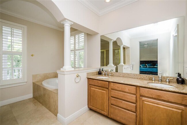 Building Photo - 924 Hemingway Cir