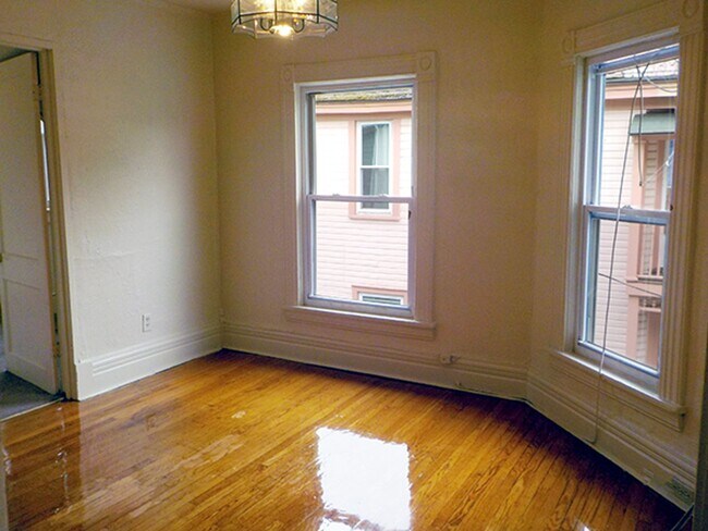 Building Photo - AVAILABLE 07/01/2026 - Beautiful 3 Bedroom...
