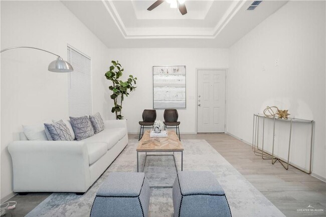 Building Photo - 25 Shavano Dr