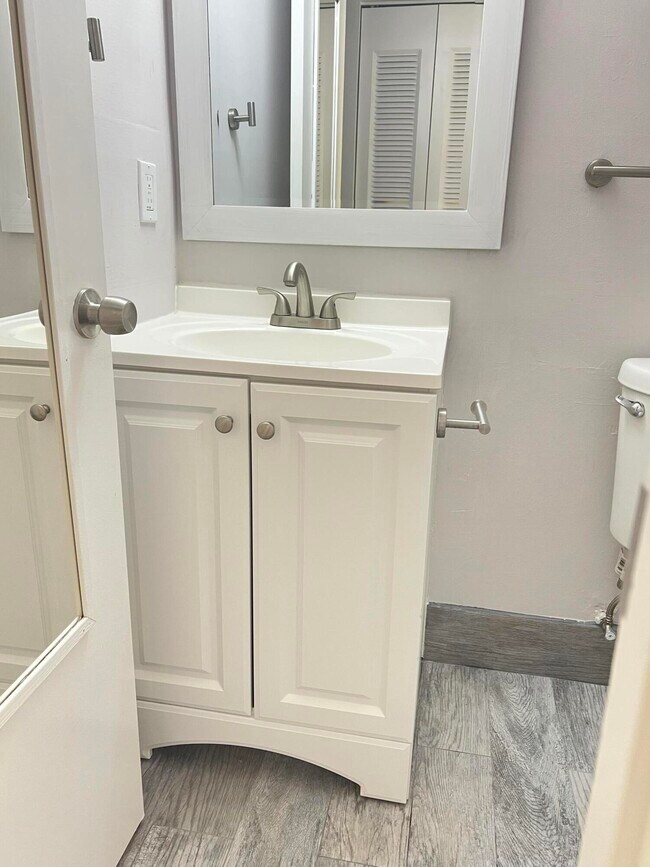 Building Photo - 162 Camden G