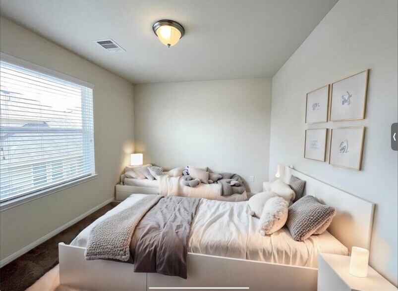 Building Photo - 14239 Oro Valley Dr