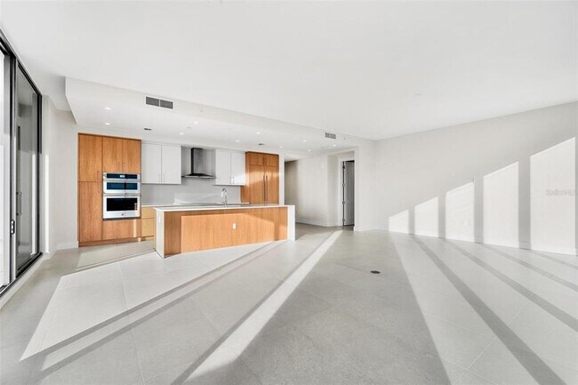 Building Photo - 275 1st Ave S