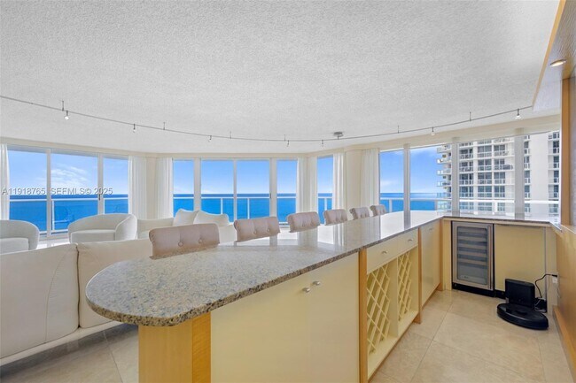 Building Photo - 16445 Collins Ave