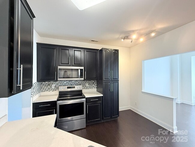 Building Photo - 9858 Treeside Ln