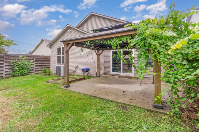 Building Photo - 741 Whispering Brook Trce