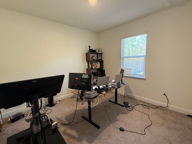 Building Photo - 18 W Sky Wy