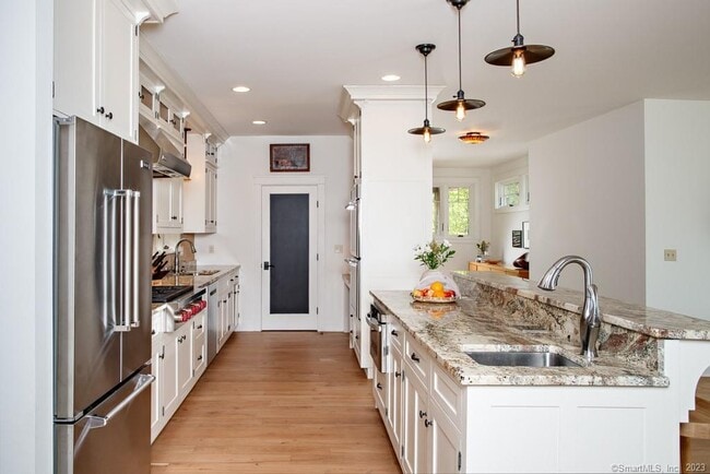 Building Photo - 121 Quaker Hill Rd