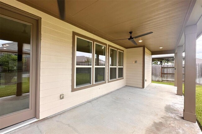 Building Photo - 25302 Farmdale Ln