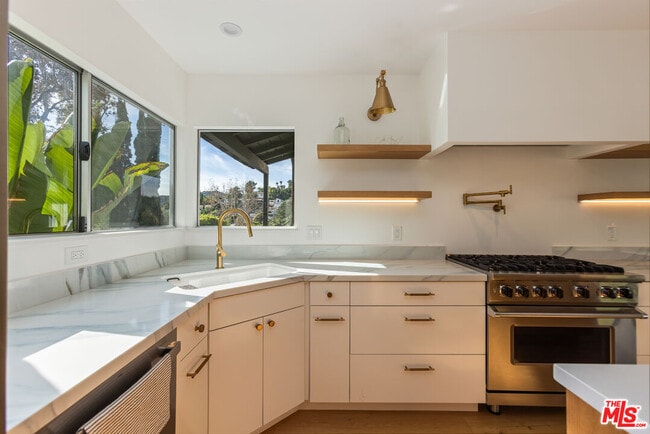 Building Photo - 3424 Primera Ave