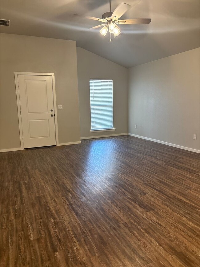 Building Photo - Half off the 1st month's rent!!