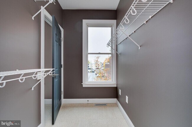 Building Photo - 1020 Penn St