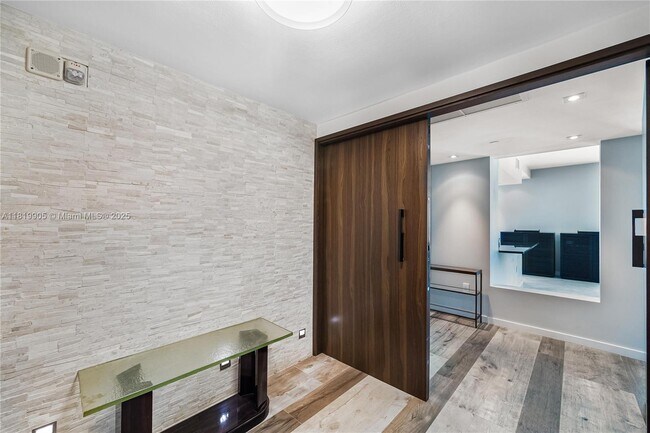 Building Photo - 1331 Brickell Bay Dr