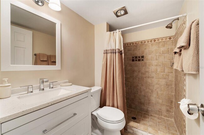 Building Photo - 5071 Eaglesmere Dr