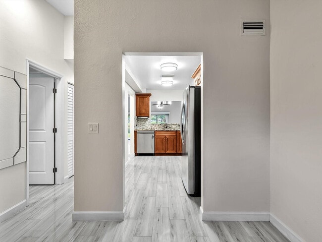 Building Photo - 4182 S Pine Island Rd