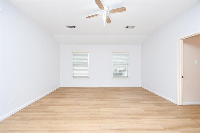 Building Photo - 20418 Linden Tree Dr