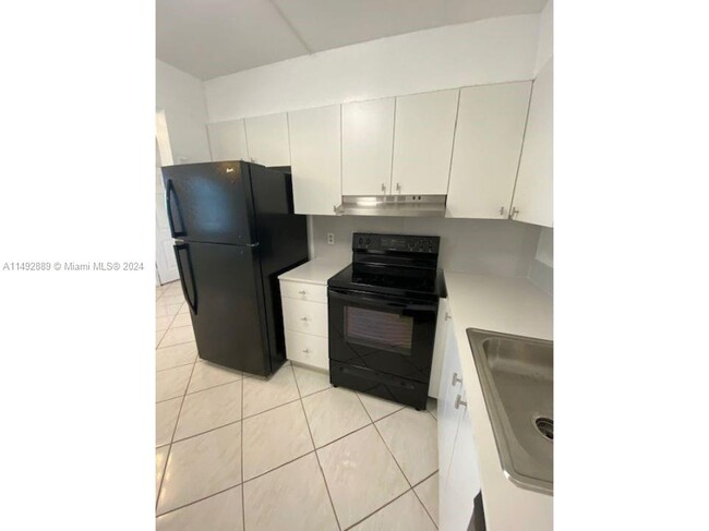 Building Photo - 13550 SW 6th Ct