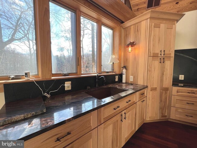 Building Photo - Beautiful 3bd 3bth contemporary A-framed home in the prestigious Eagle's Nest community.