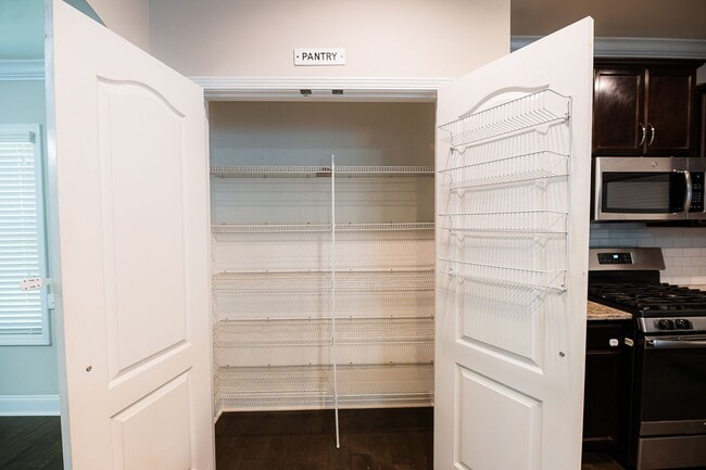 Building Photo - Stunning 5 Bedrooms, 4 Baths home in Summerfield with 2 car garage.