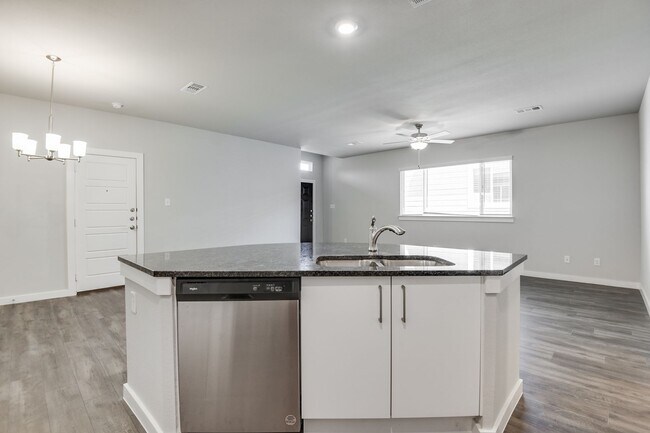Building Photo - 736 Wheatfield Dr