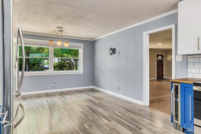 Building Photo - 2033 E Bobe St