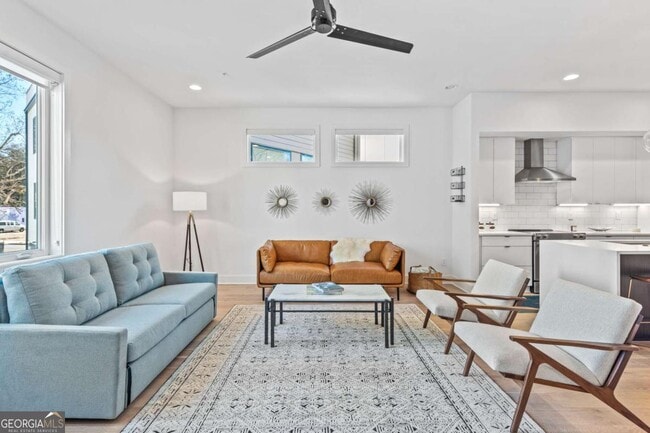 Building Photo - 2424 Memorial Dr SE